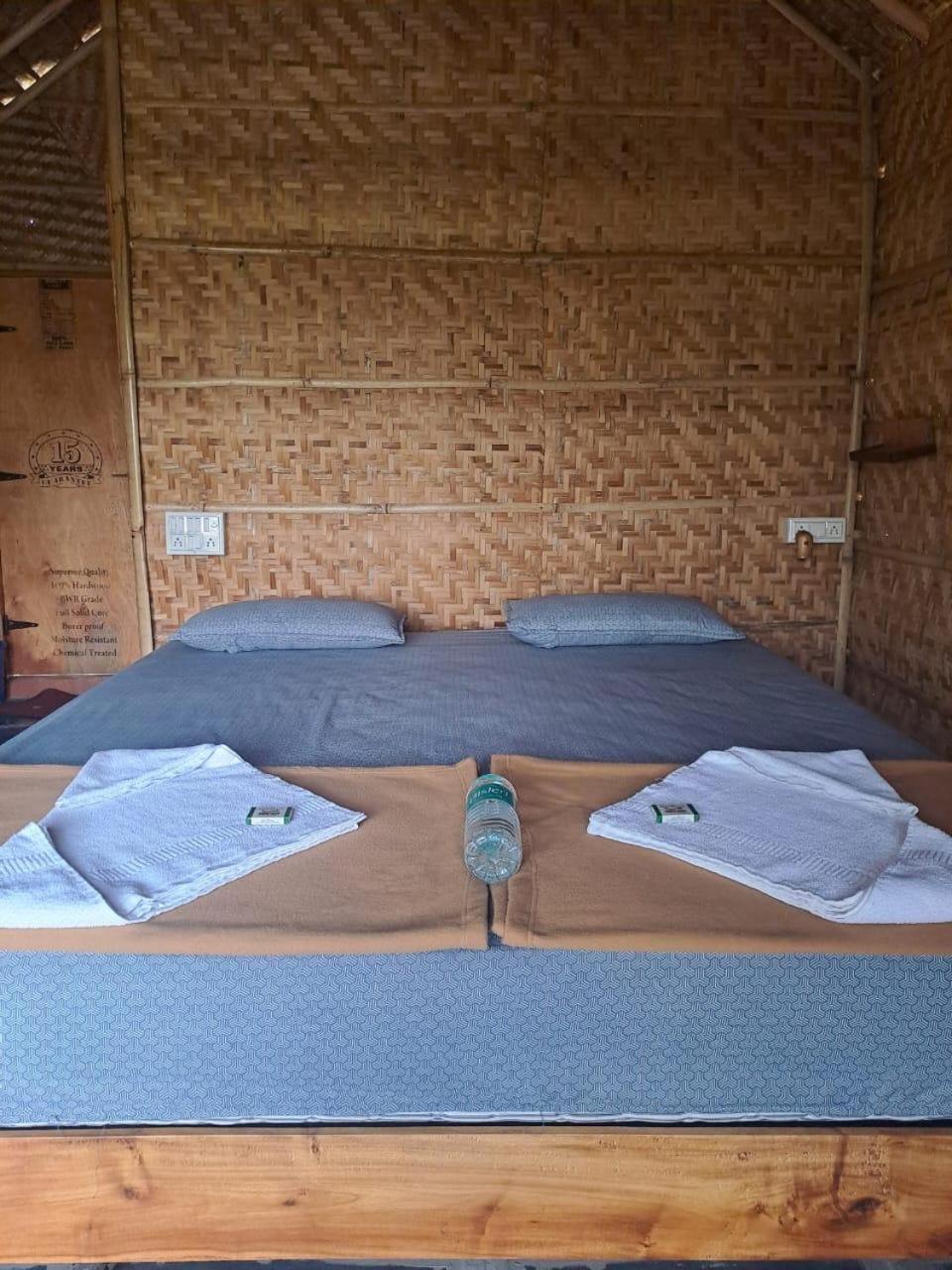Hampi Rasta Cafe Hotel Eksteriør billede