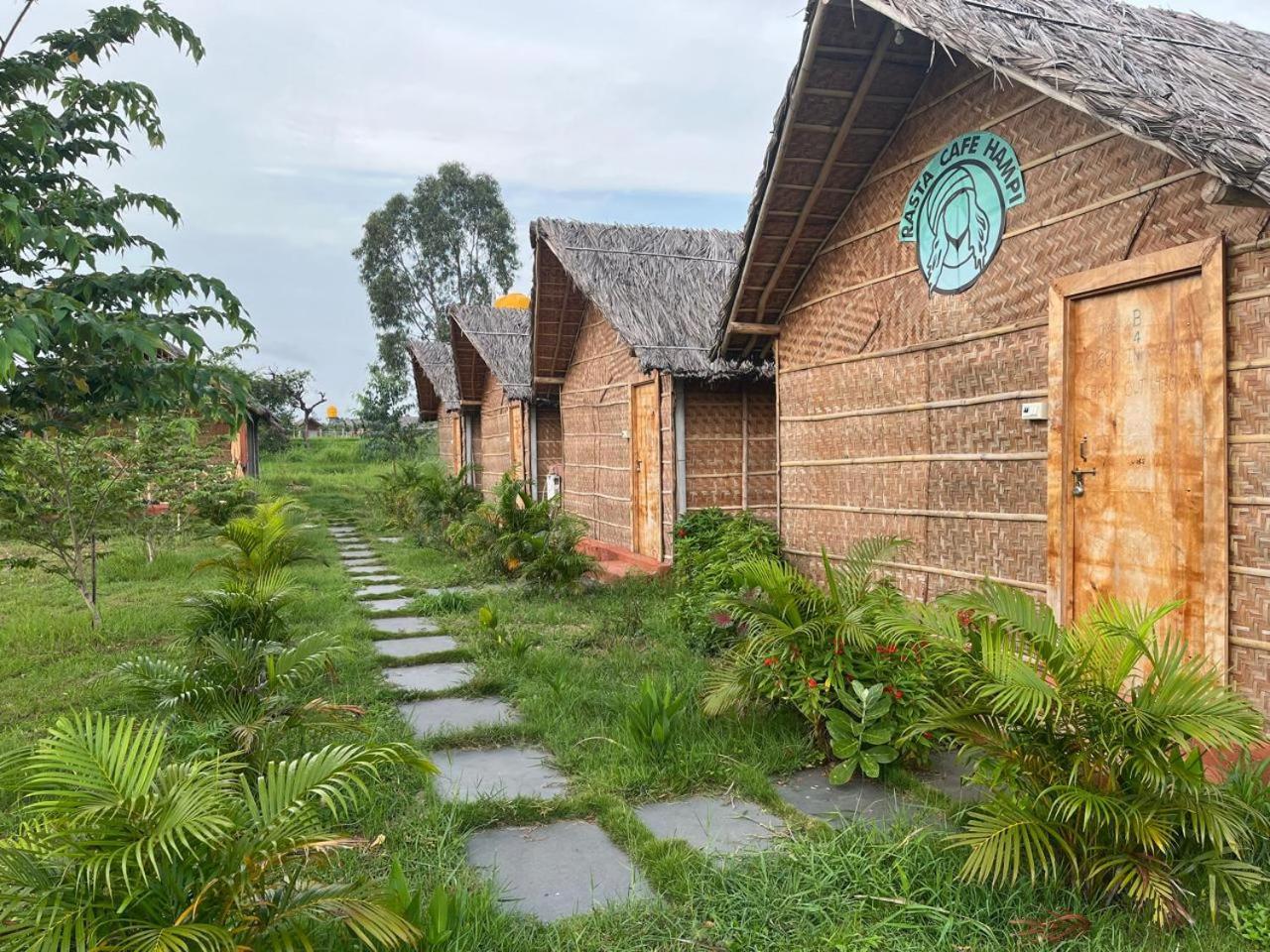 Hampi Rasta Cafe Hotel Eksteriør billede